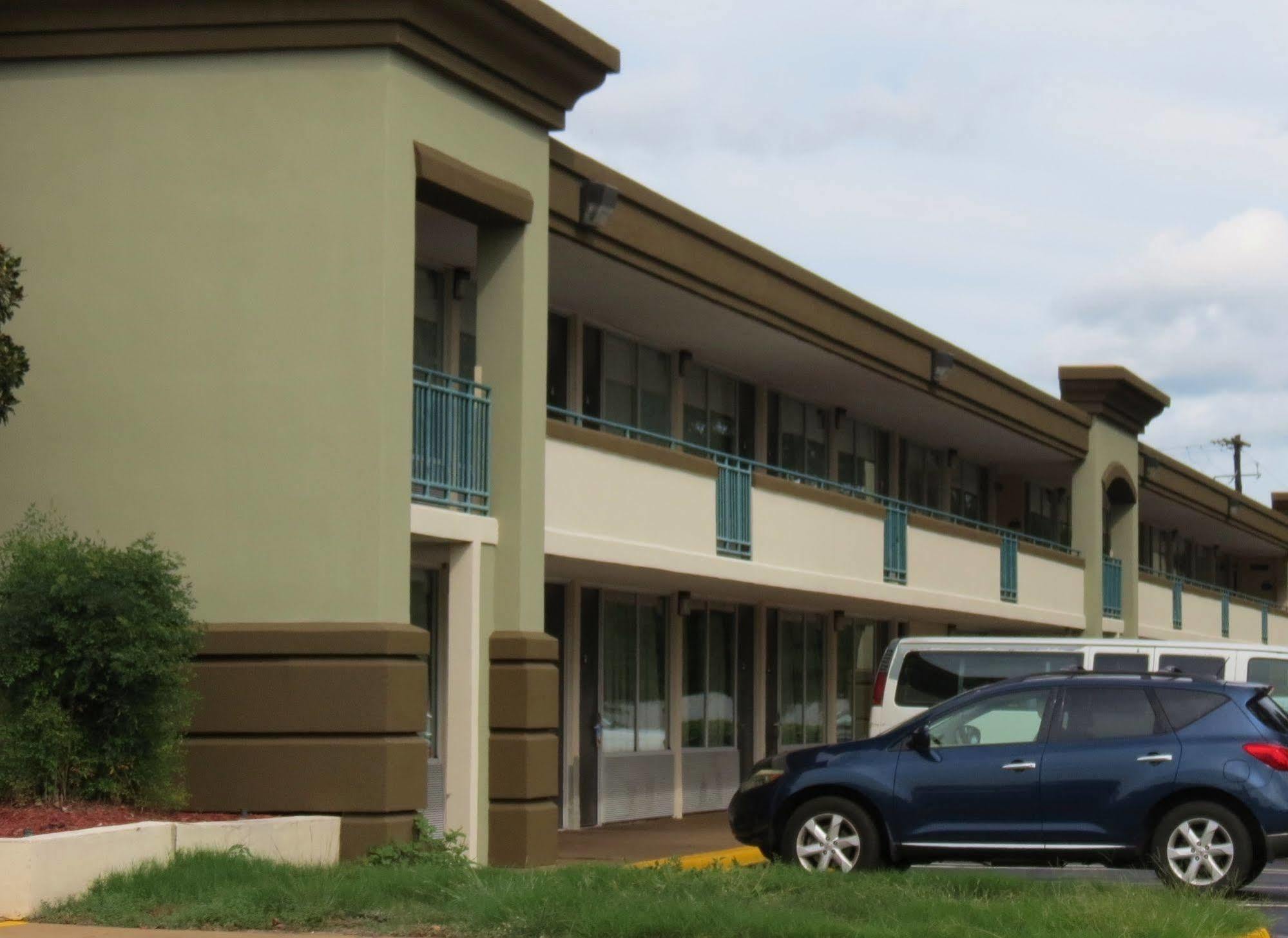 Days Inn By Wyndham Montgomery Near Aum Exterior foto