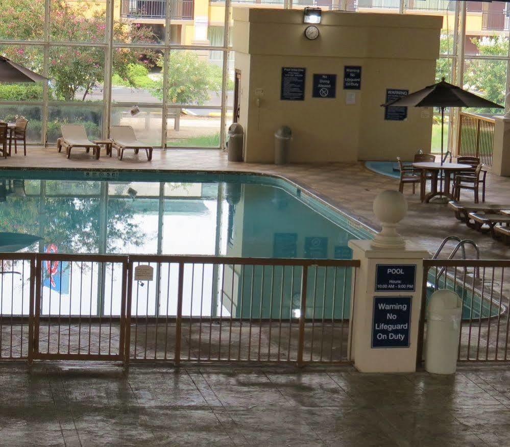 Days Inn By Wyndham Montgomery Near Aum Exterior foto